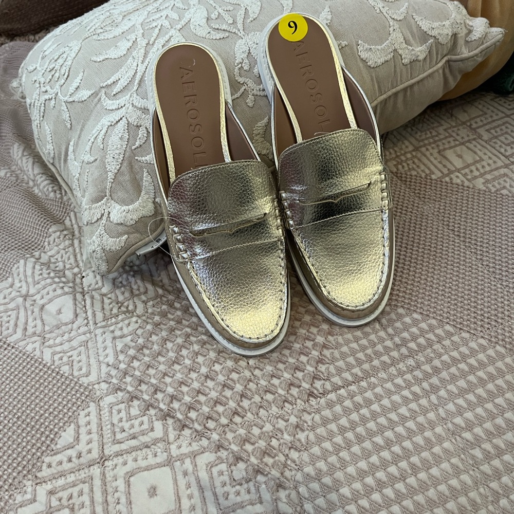 AEROSOLES Women's Metallic Silver Mules